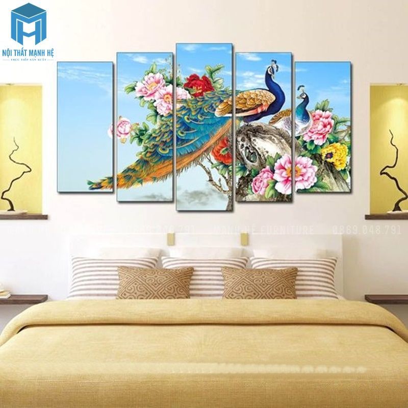 Hình ảnh chim công có vượng khí rất tốt trong phong thủy cho các cặp vợ chồng