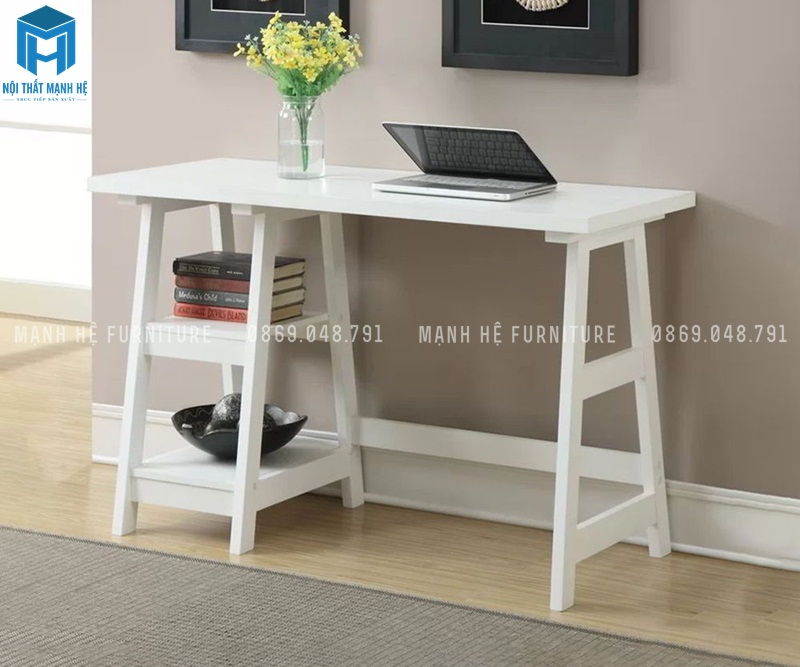 Bàn làm việc màu trắng có kệ đựng sách hình bậc thang đẹp, các bộ phận được đóng kỹ càng, gắn kết chặt chẽ