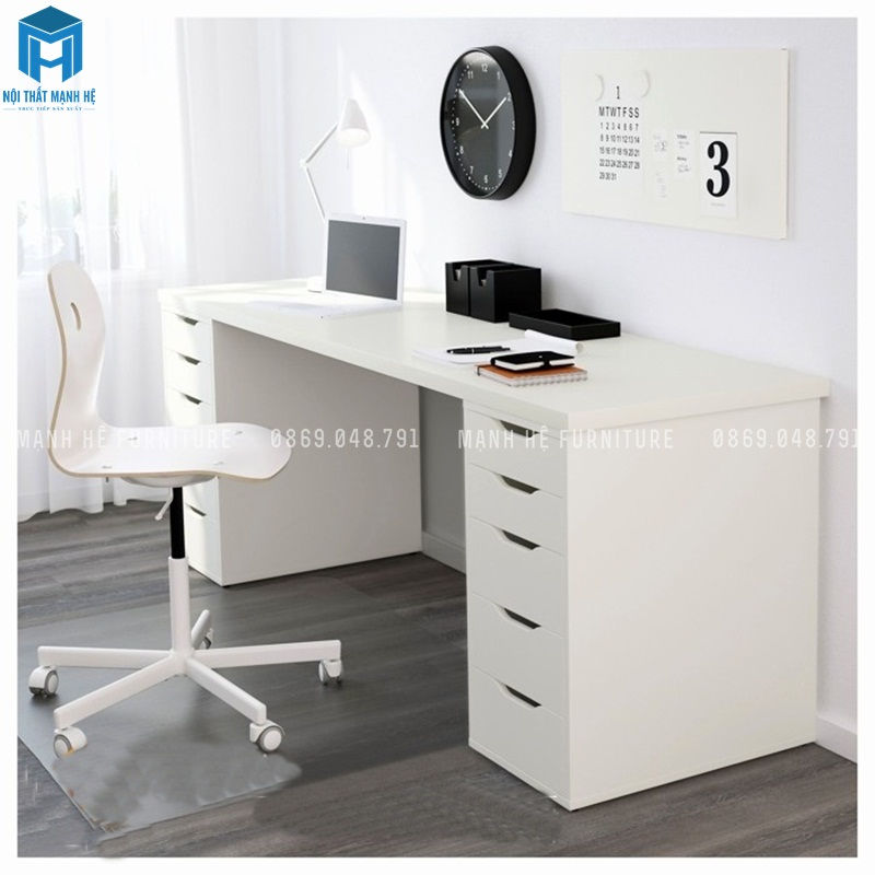Màu sắc bàn làm việc đơn giản được sơn màu trắng đồng đều
