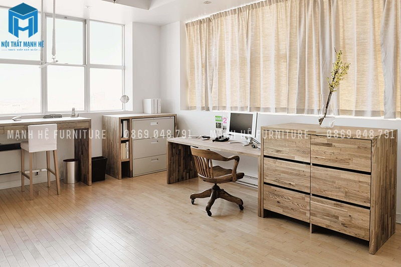 Bàn làm việc bằng gỗ tự nhiên đơn giản dành cho các tính chất công viêc không cần đến giấy tờ, hồ sơ
