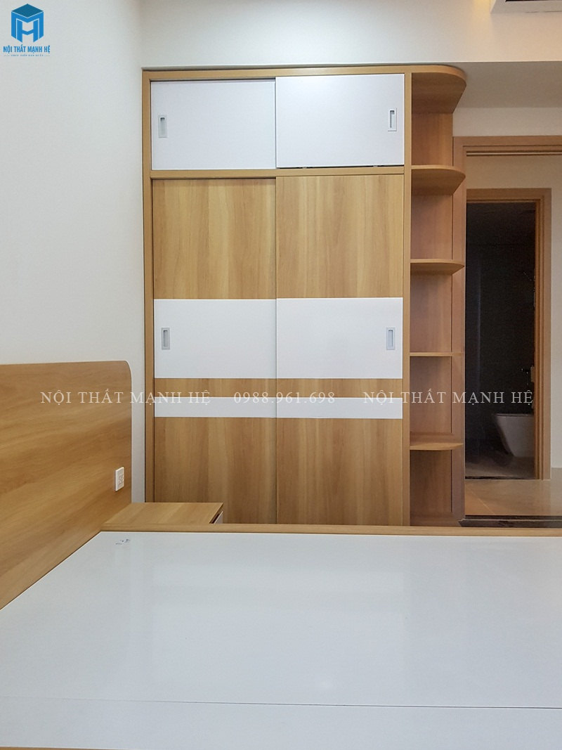 Thi công tủ quần áo cửa lùa đụng trần