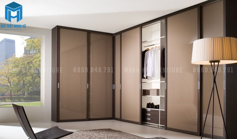 Tủ quần áo cánh trượt 4 ngăn , sử dụng phần diện tích còn lại thiết kế tủ nhỏ tôn lên sự đẳng cấp, sang trọng của chủ gia