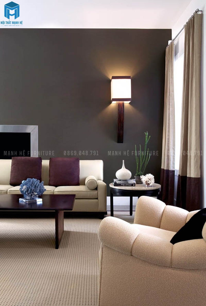 Đèn treo tường hình ngọn đuốc vuông, đường nét tối giản, phù hợp với phong cách thiết kế Nhật Bản