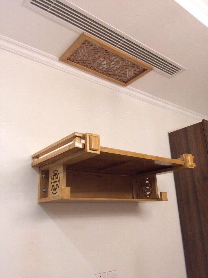 bàn thờ treo tường được làm bằng gỗ công nghiệp