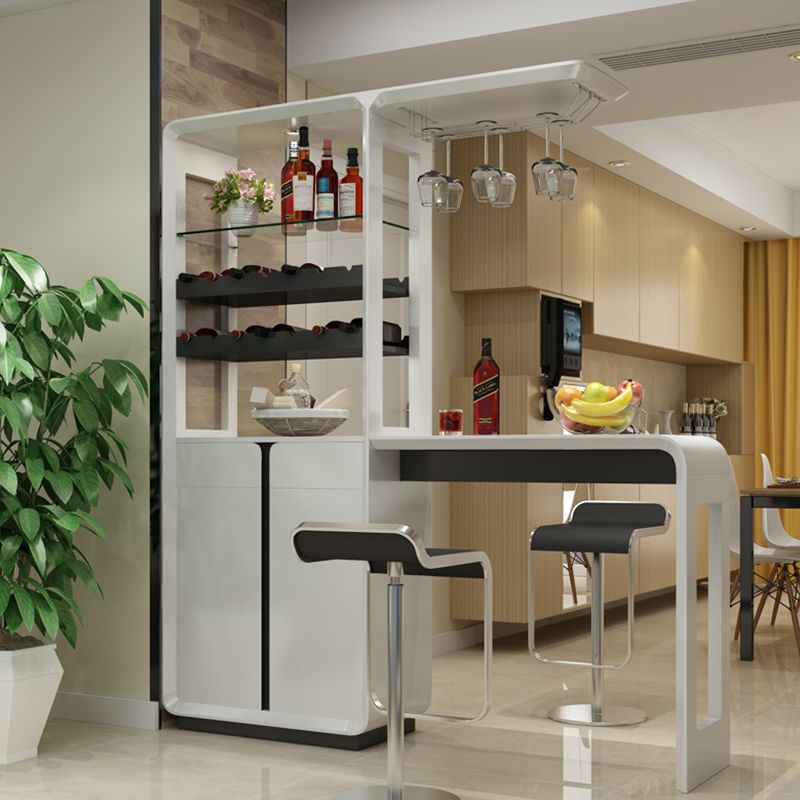 Tủ rượu có quầy bar ngăn cách không gian khách - bếp cho không gian nhà bạn hoàn hảo hơn