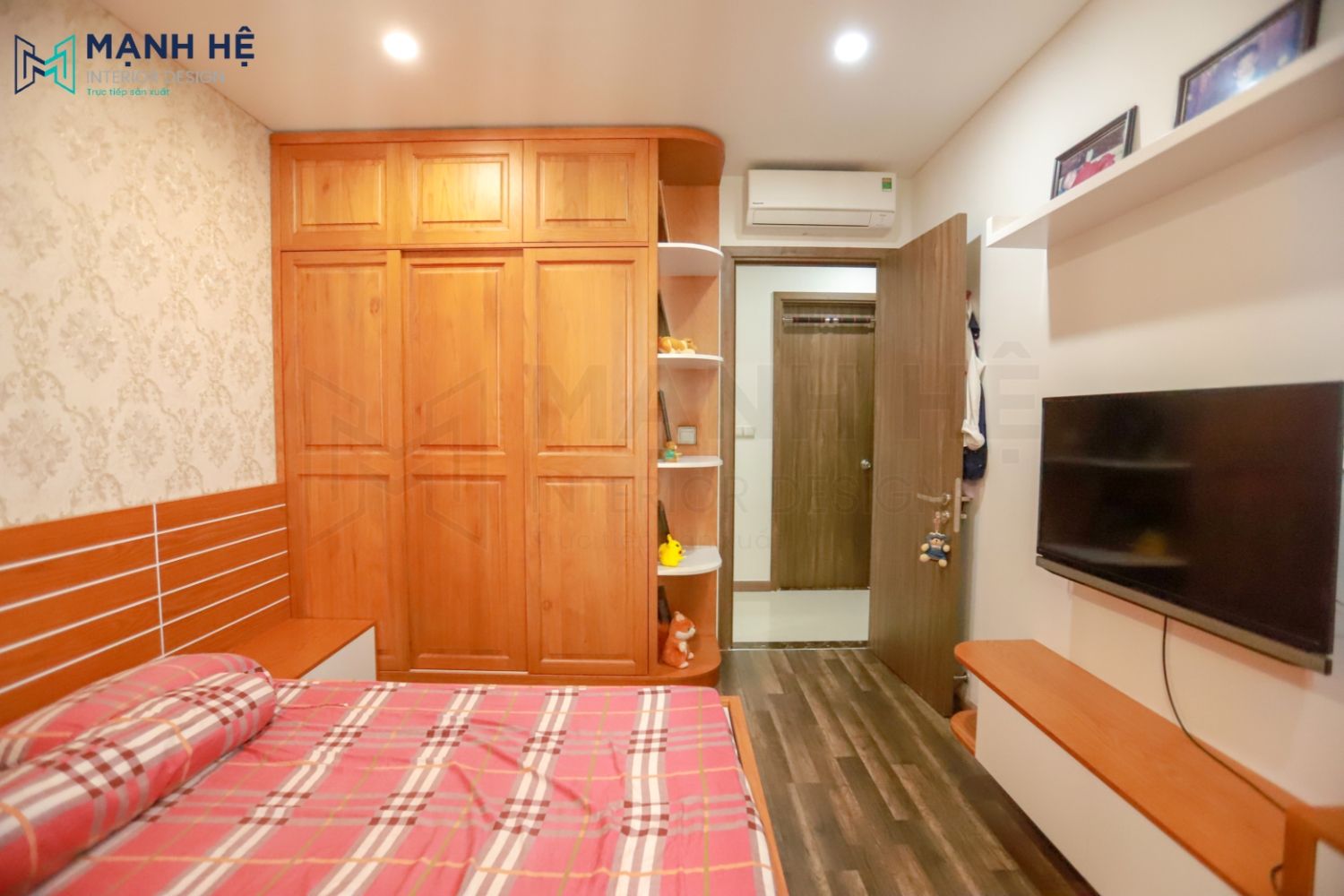 Thi công tủ quần áo gỗ Sồi tự nhiên kịch trần