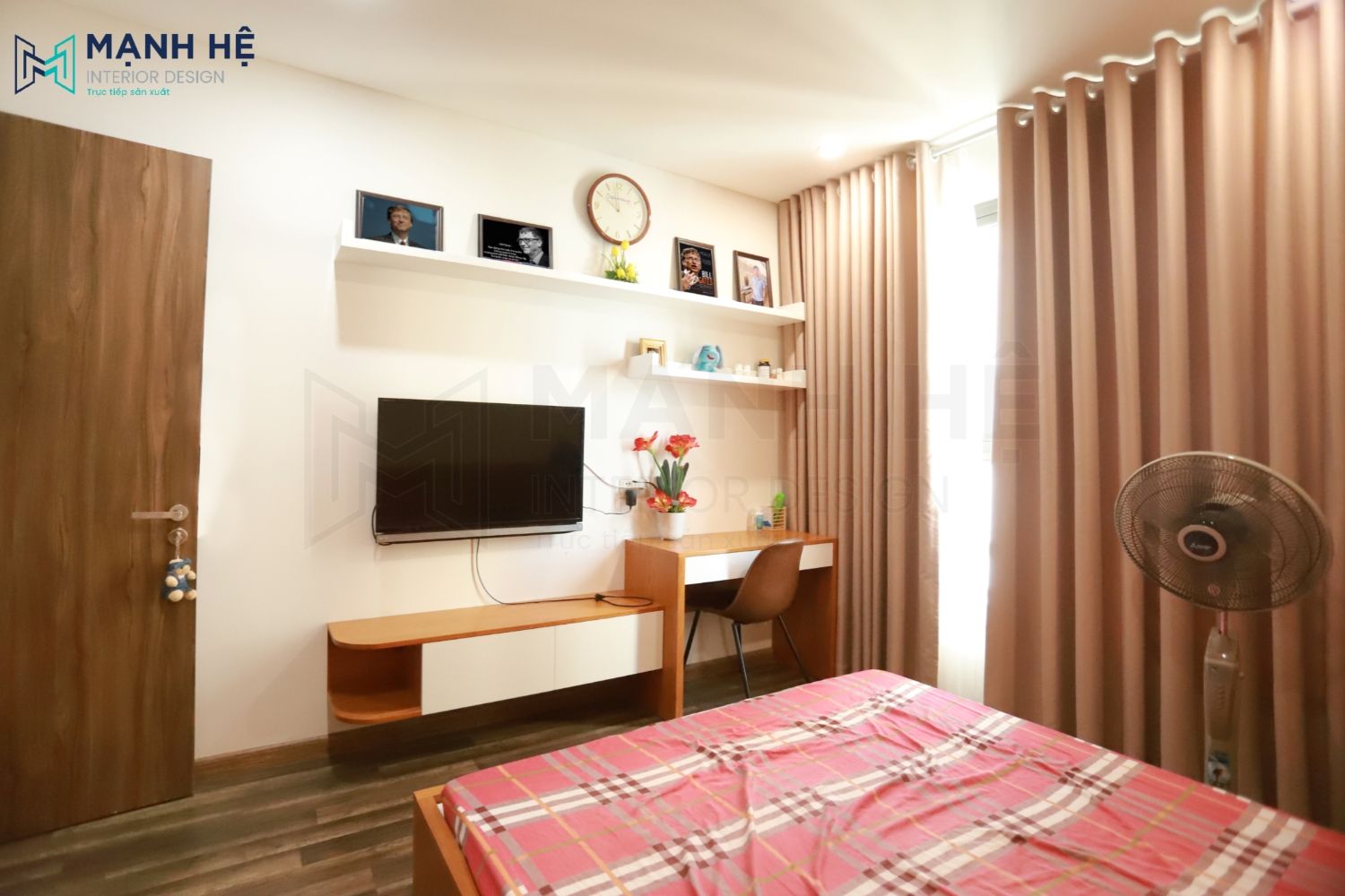 Thi công bàn học nối liền kệ tivi