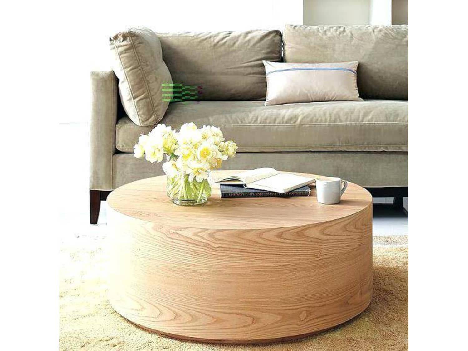 Mẫu 12: Bàn trà tròn làm từ gỗ công nghiệp nguyên khối giúp nâng tầm đẳng cấp cho phòng khách nhà bạn