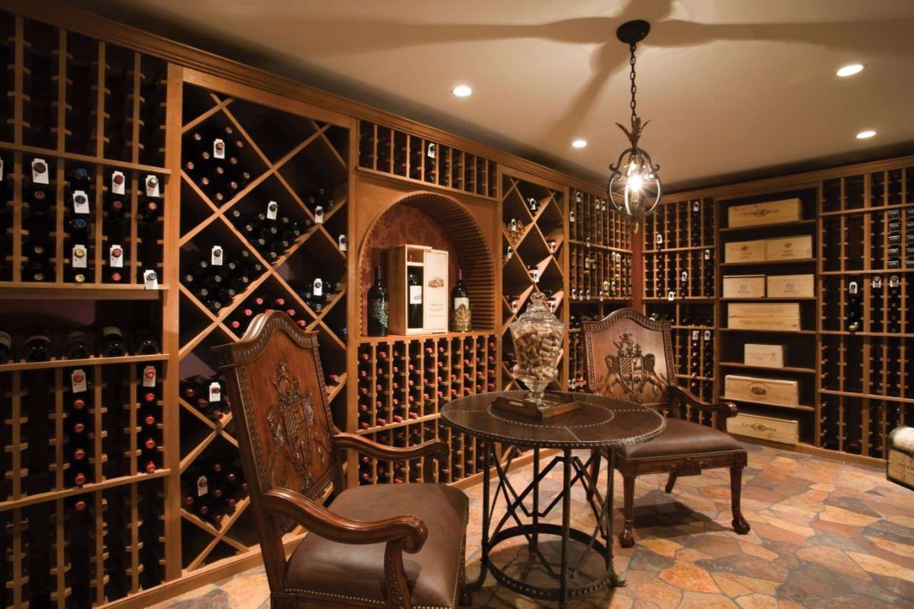 Tủ rượu gỗ trang trí phòng khách