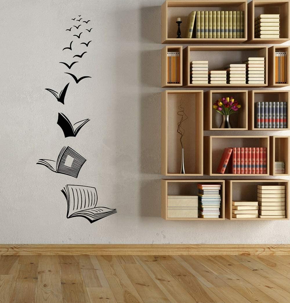 Khu đọc sách đơn giản mà ấn tượng với kệ sách treo tường