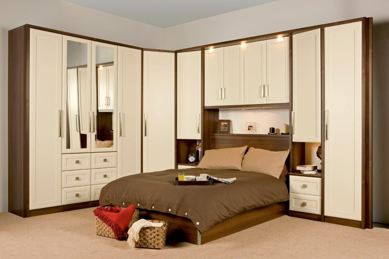 Giường ngủ kết hợp tủ quần áo gỗ công nghiệp sơn cánh trắng sạch sẽ