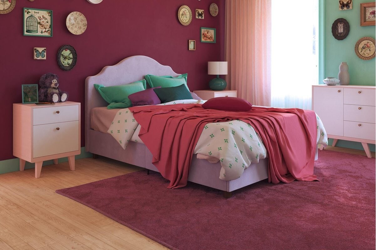 Chọn giường ngủ màu tím tương phản với tường