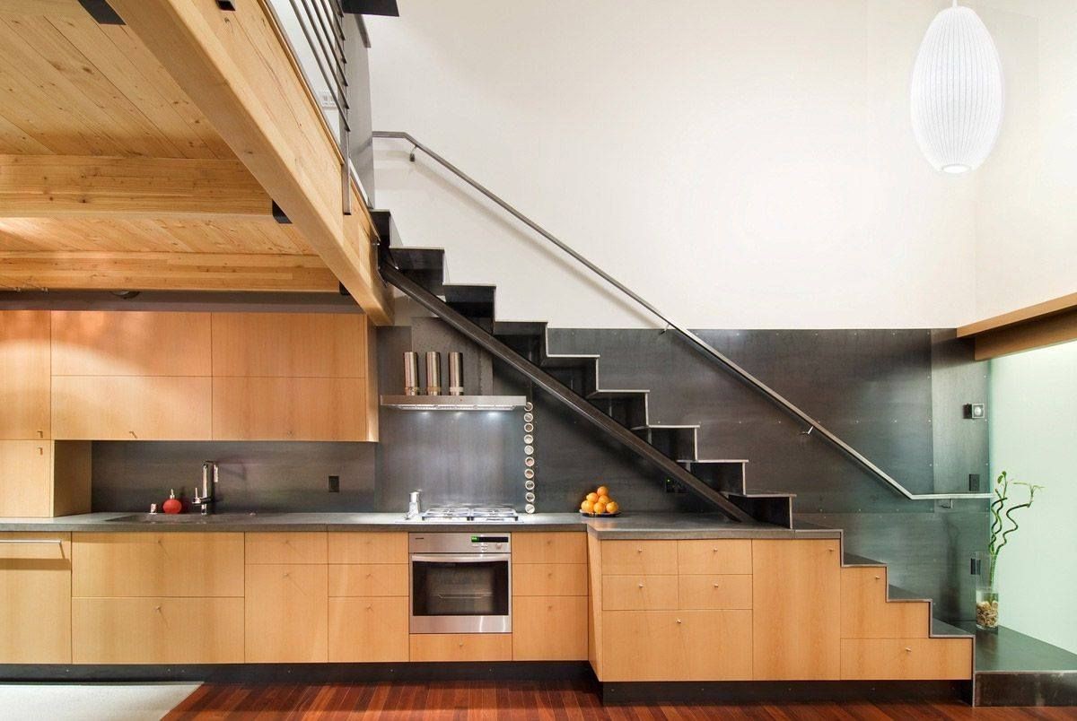 Thiết kế bếp dưới gầm cầu thang có nên hay không?
