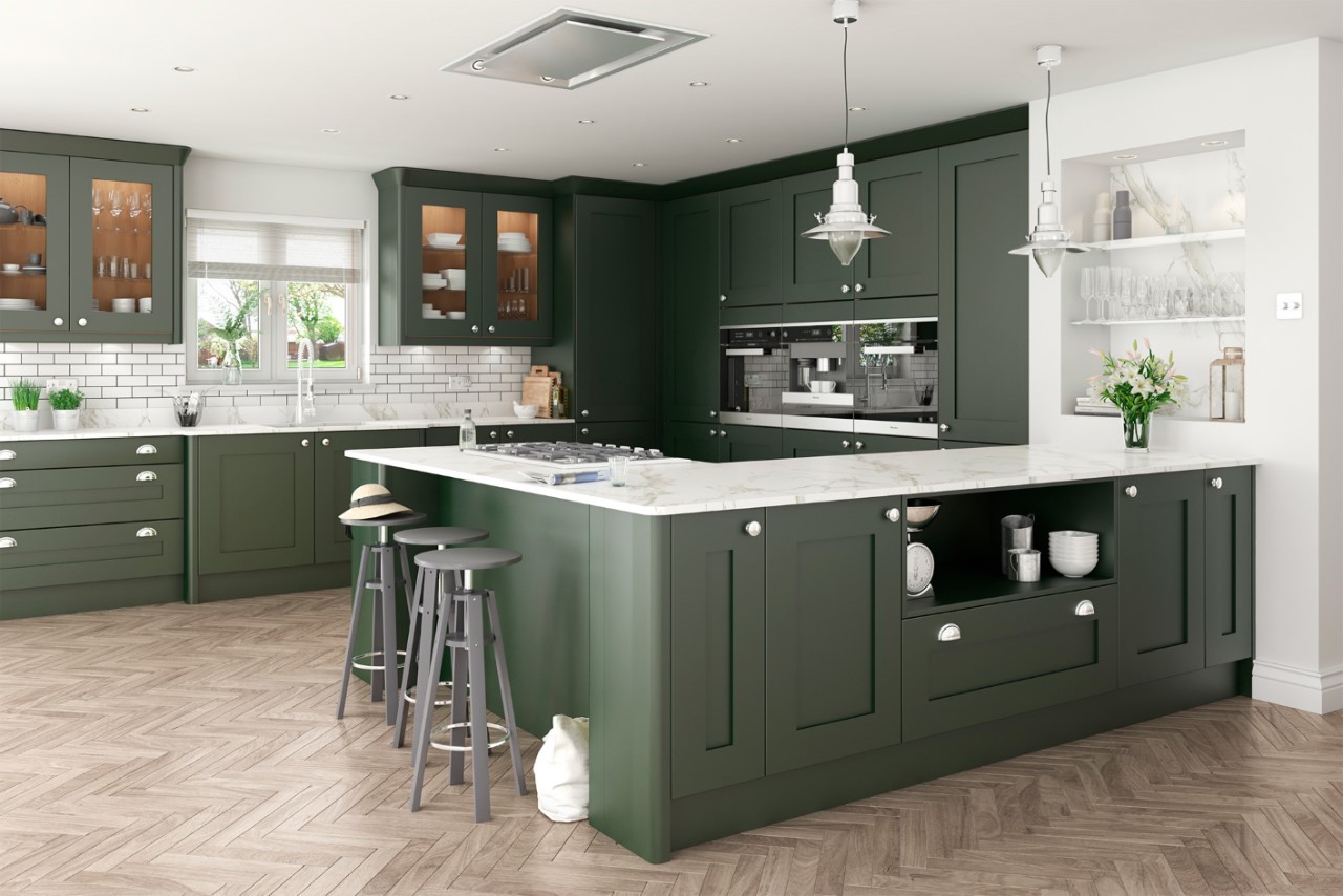 Tủ bếp màu xanh lục trong không gian bếp rộng lớn