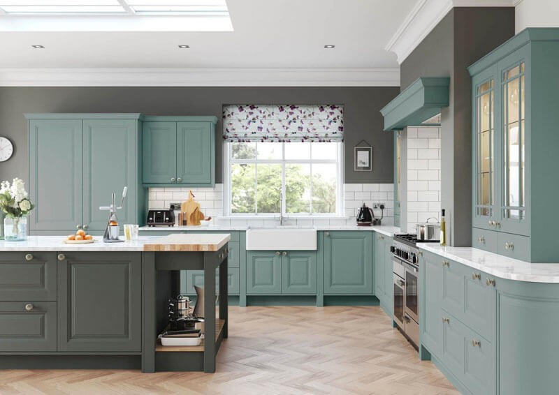Tủ bếp màu xanh ngọc theo phong cách cổ điển