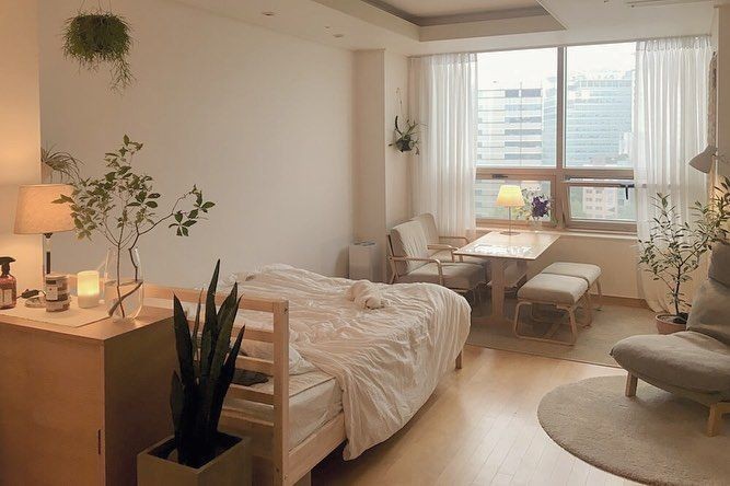 Sơn tường phòng ngủ Hàn Quốc màu trắng tạo cảm giác thoáng mát và tươi mới