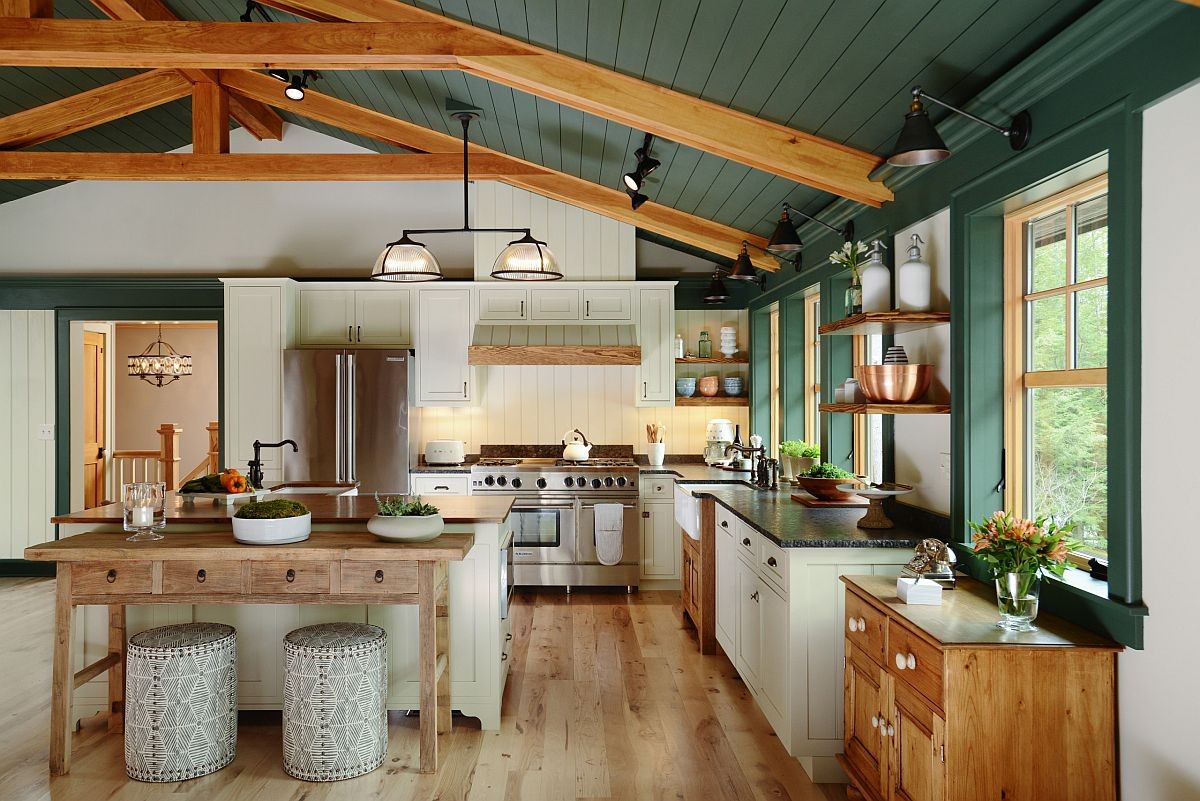 Không gian phòng bếp lớn phong cách rustic với đầy đủ chức năng cần thiết