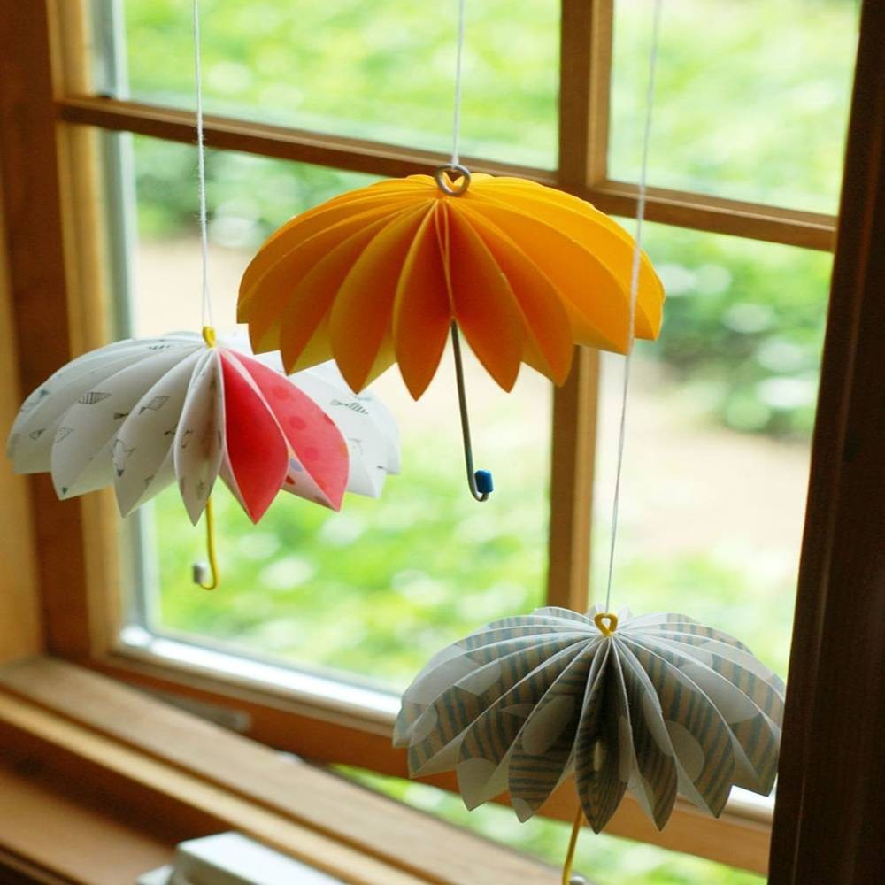 Trang trí cửa sổ phòng ngủ bằng đồ handmade