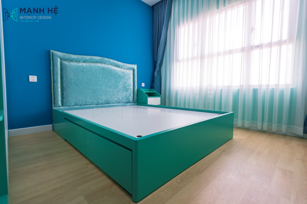 Thi công phòng ngủ master gam màu xanh sang trọng hiện đại