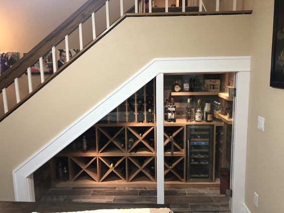 Tủ rượu nhôm kính kiểu nhỏ cho cầu thang gầm thấp