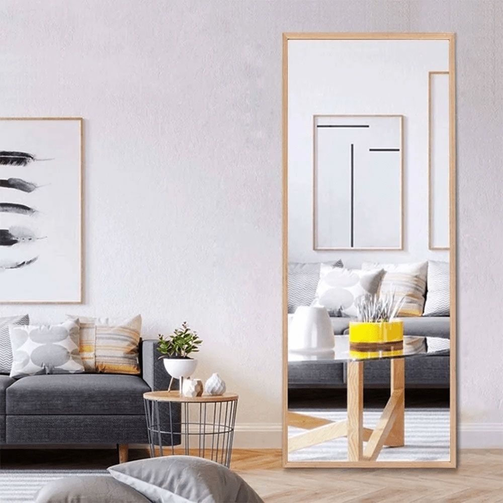 Lắp đặt gương ở phòng khách có thể mang đến hiệu quả không gian tuyệt vời