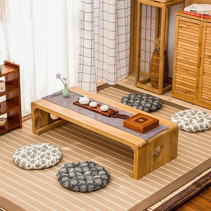 Bàn trà đạo bệt kiểu Nhật với chân bàn độc đáo tạo điểm nhấn cho căn phòng