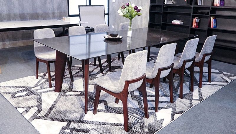 Bộ bàn ăn mặt đá màu đen và ghế bọc vải nhung chất lượng