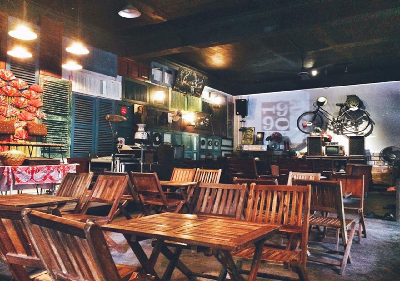 Trang trí quán cafe phong cách retro theo xu hướng những năm 1990s