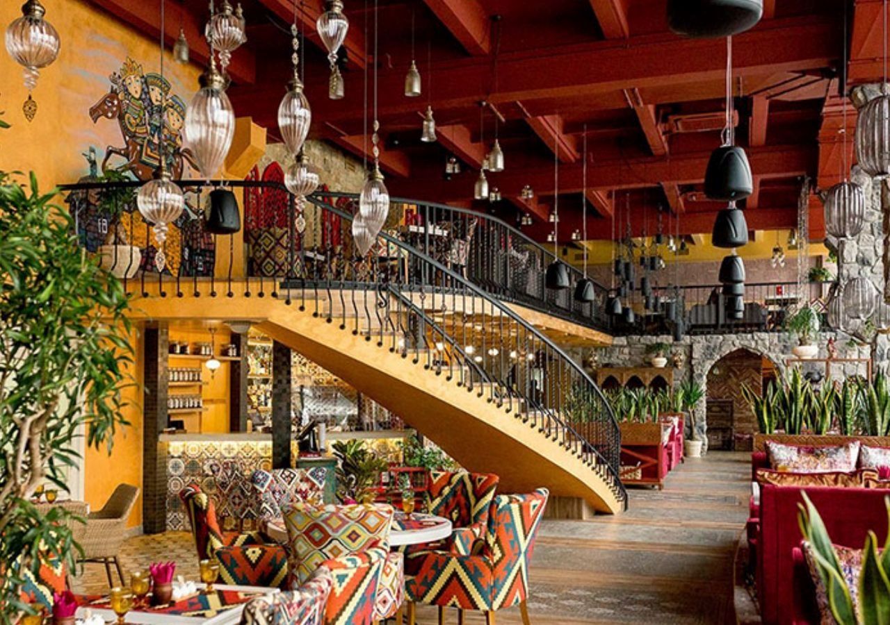 Ý tưởng 30: Hình ảnh trang trí quán cafe trong nhà phong cách Địa Trung Hải