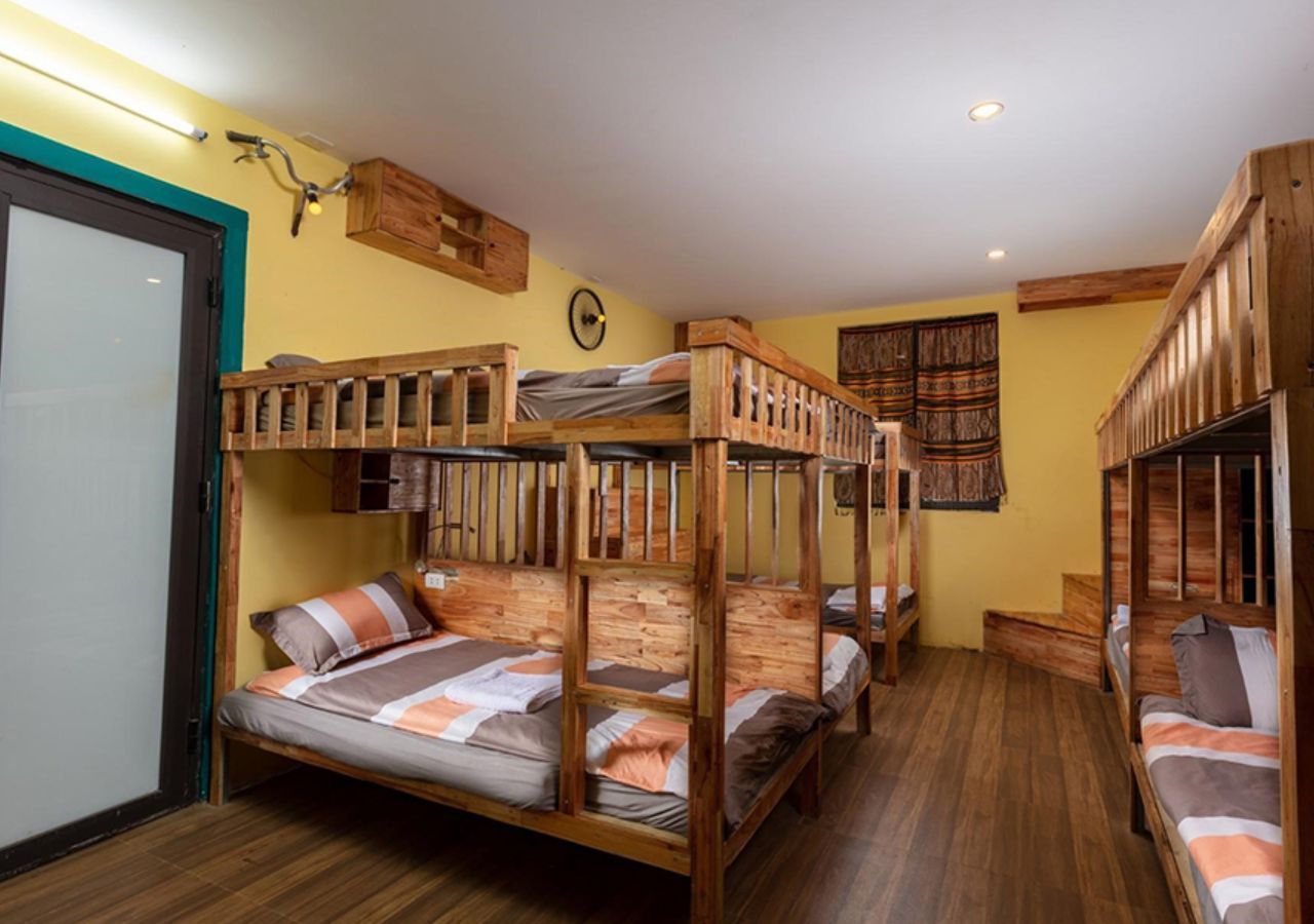 Giường tầng gỗ xoan đào cho phòng dạng ký túc xá