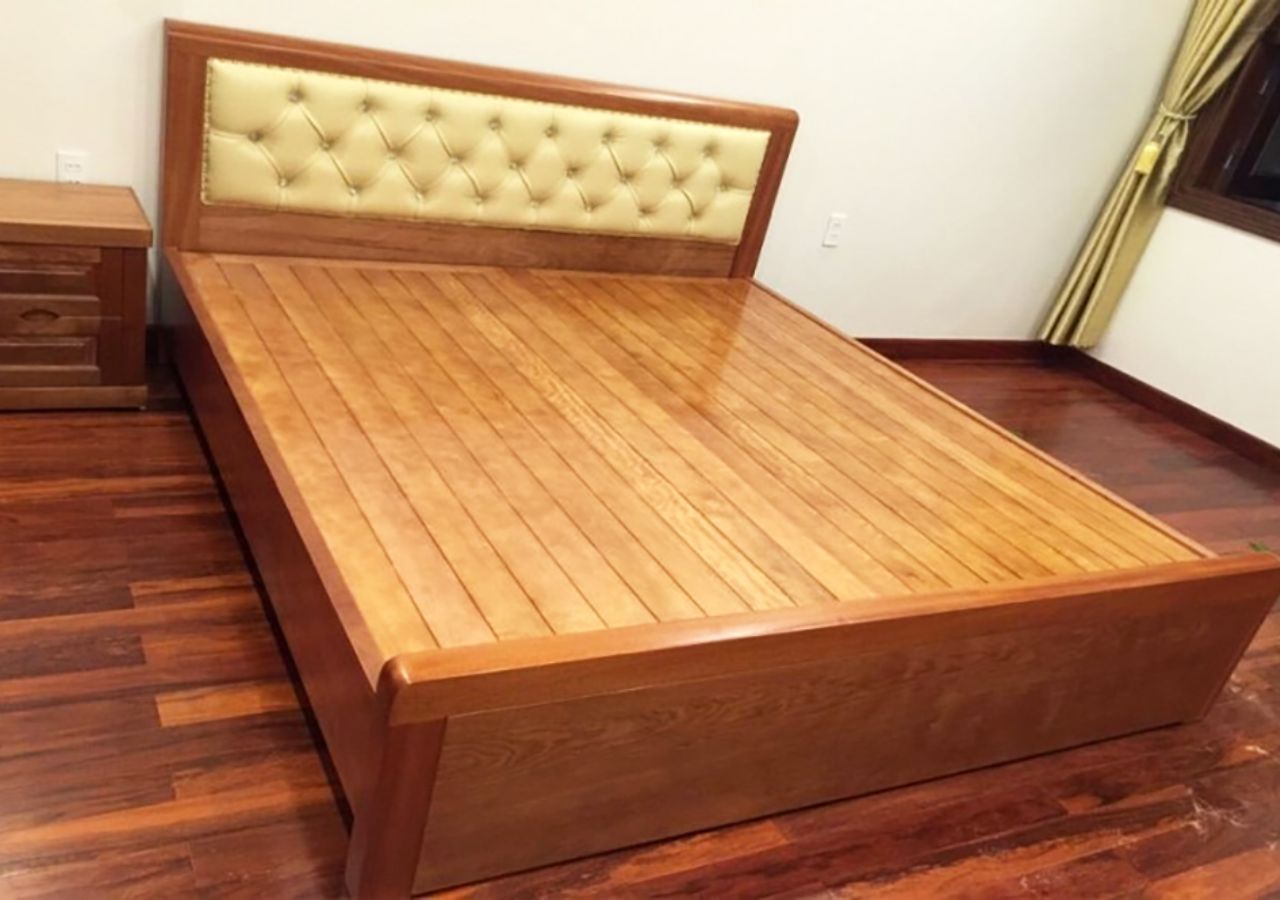 Giường gỗ xoan đào 1m6x1m8 có đầu giường bọc sofa kiểu ngọc trai sang trọng