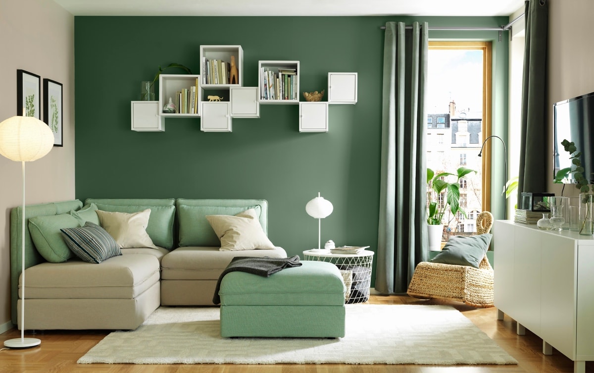 mãng tường xanh nổi bật phòng khách