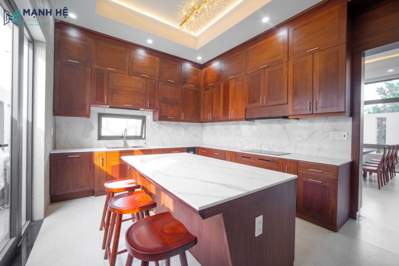 Thi công hệ tủ bếp cao đụng trần cho không gian phòng bếp thêm gọn gàng,đẹp mắt và sang trọng hơn