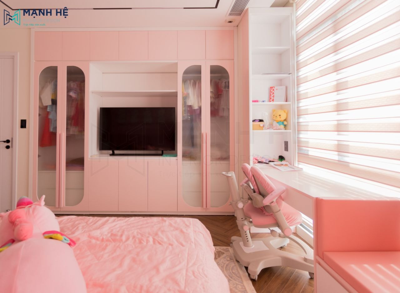 Hệ tủ quần áo màu hồng tích hợp kệ tivi