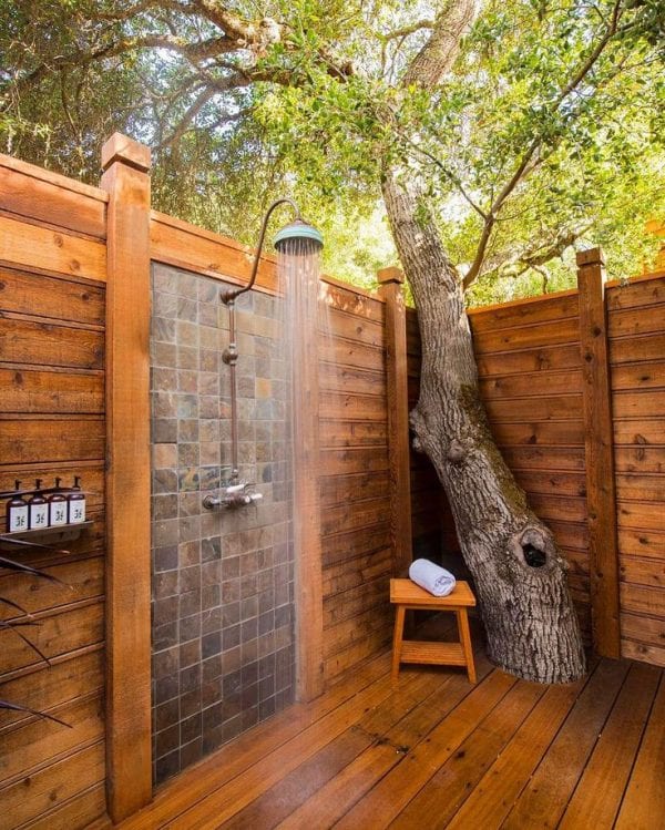 thiết kế nhà tắm lộ thiên với gỗ tự nhiên hoàn toàn