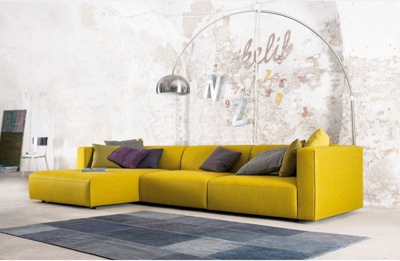 sofa bằng nệm màu vàng