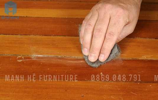 Vệ sinh đồ gỗ nhanh và đơn giản bằng dung dịch nước xịt, dầu đánh bóng