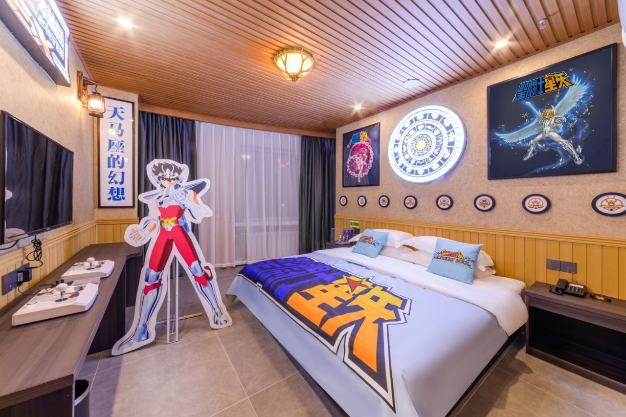 Mẫu 19: Phòng ngủ anime được trang trí các món đồ decor nhân vật hoạt hình