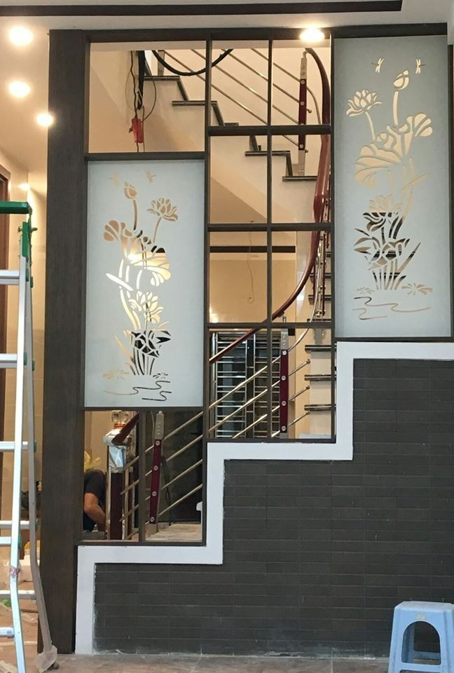 Vách ngăn cầu thang với những thiết kế độc đáo, tinh tế màu trắng đẹp, sang trọng