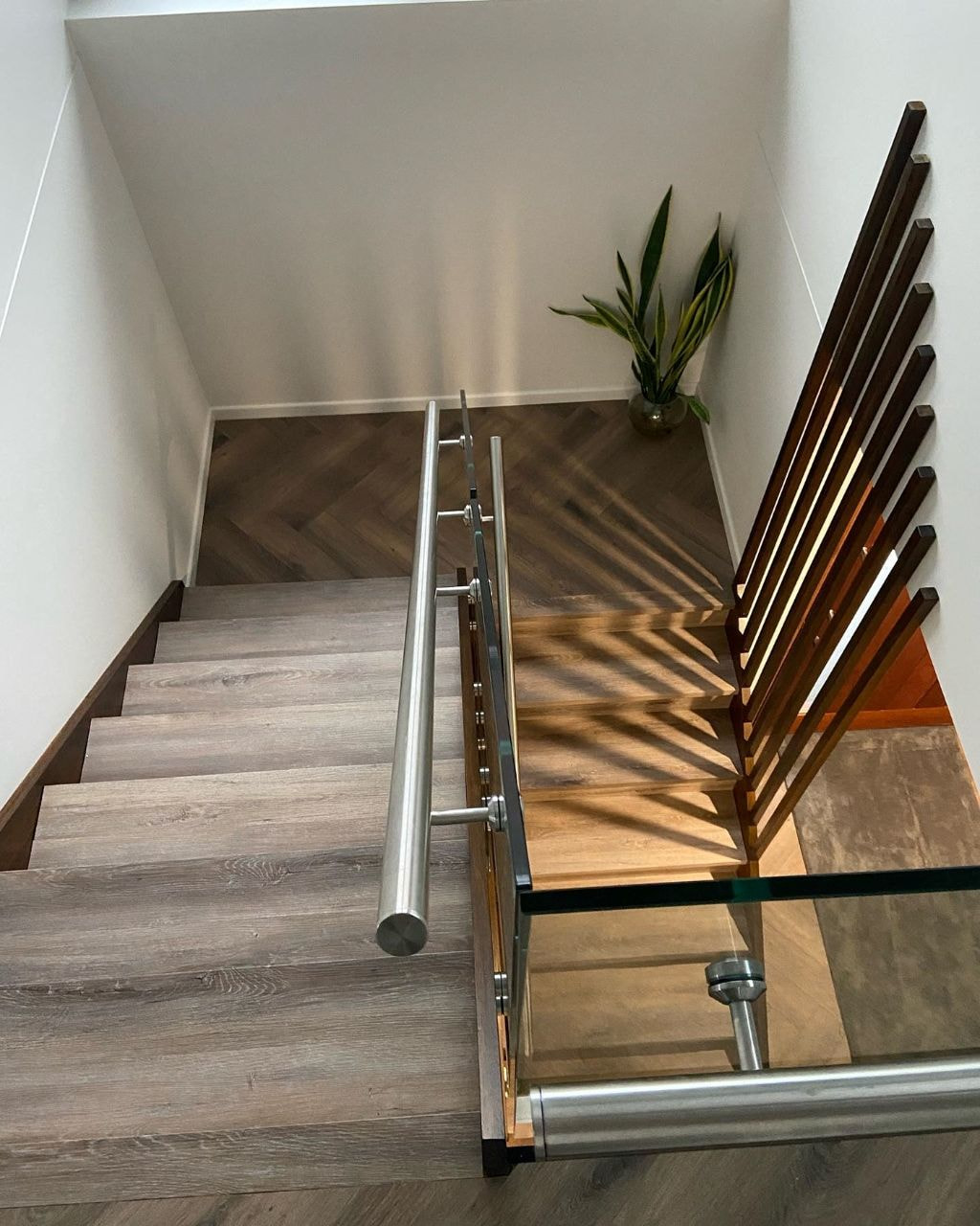 Vách ngăn gỗ vừa giúp phân tách không gian vừa đảm bảo toàn đặc biệt đối với những gia đình có con nhỏ