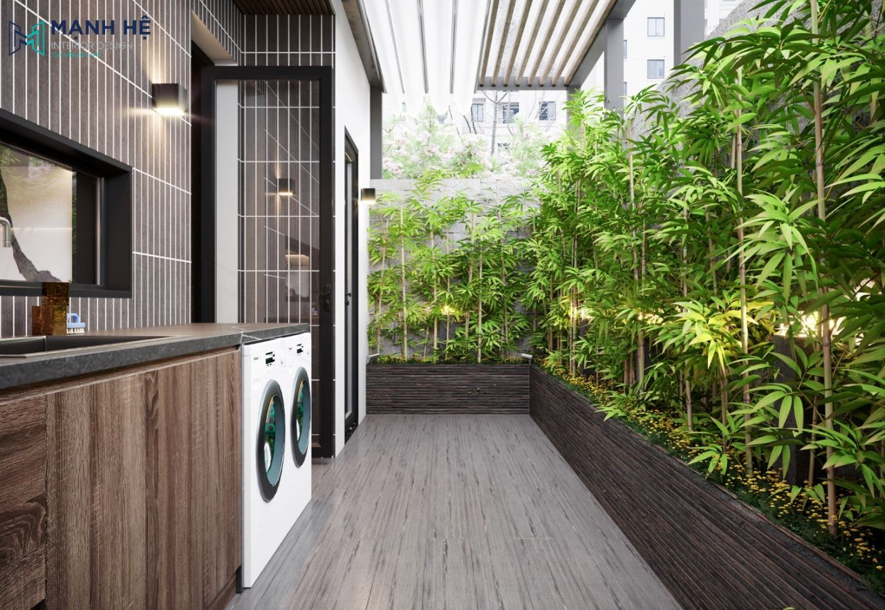 Sân sau biệt thự đóng vai trò như khu giặt phơi của gia đình