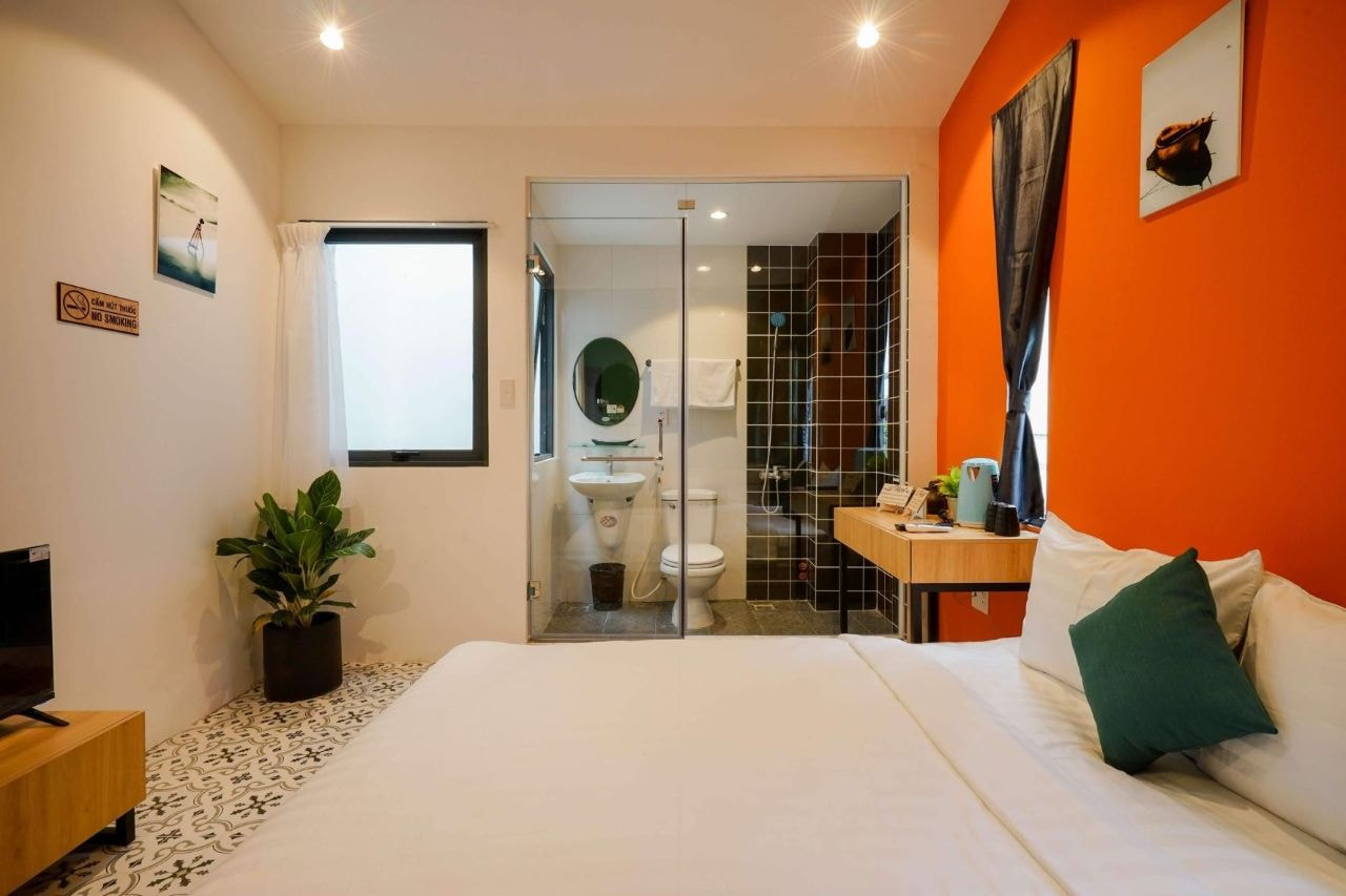 Nội thất phòng ngủ standard có toilet trong