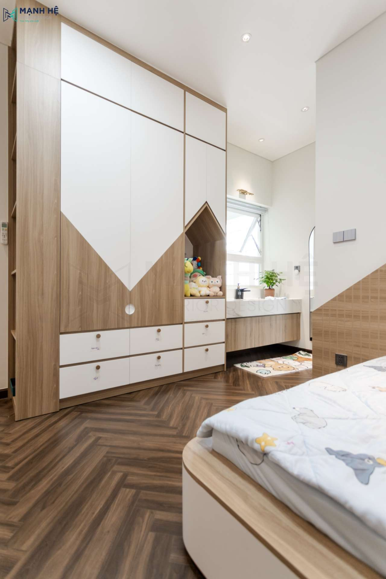 Tủ quần áo cao đụng trần từ gỗ công nghiệp phủ melamine