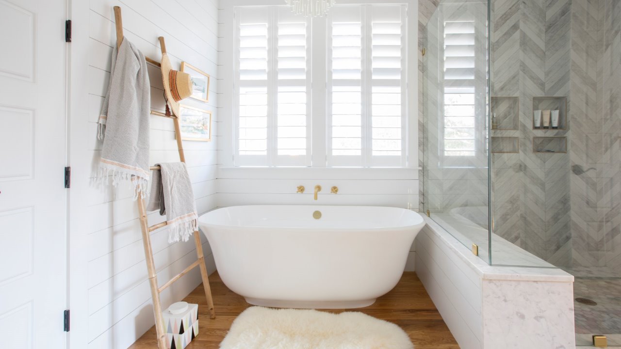 Các mẫu thiết kế nhà tắm có bồn tắm đẹp và quyến rũ cho chung cư và nhà phố