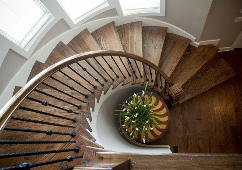 2 Mau Cau Thang Go Xoan Nha Ong