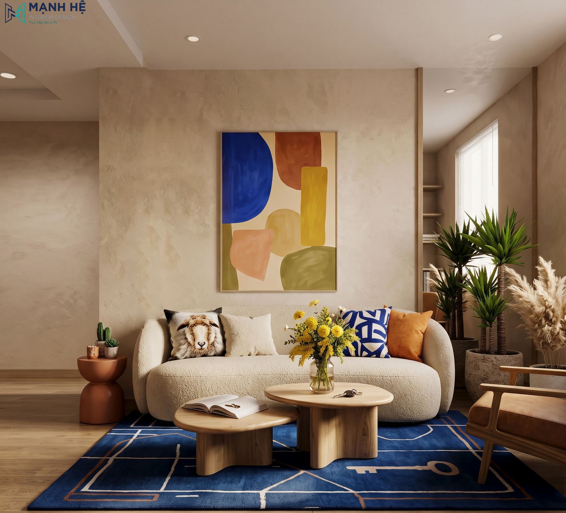 Góc phòng khách với ghế sofa bọc vải màu kem, bức tranh khổ lớn treo tường, bộ bàn trà đôi bằng gỗ, thảm trải sàn màu xanh dương nổi bật và cây xanh trang trí