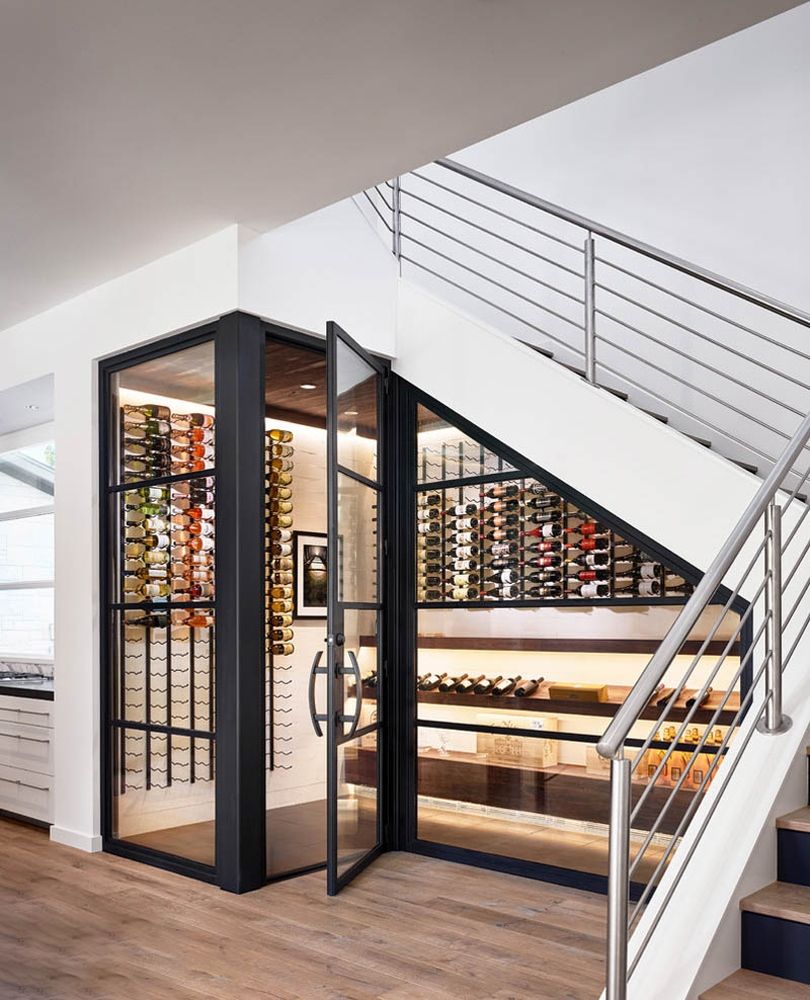 tu-gam-cau-thang-nhom-kinh-6 Mẫu tủ gầm cầu thang nhôm kính hiện đại tận dụng khoảng trống dưới cầu thang hiệu quả