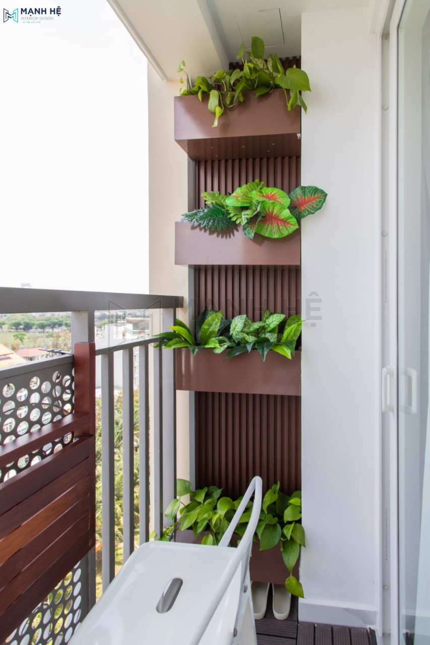 Thi công vách ốp và chậu cây treo tường bằng gỗ nhựa hiện đạiThi công vách ốp và chậu cây treo tường bằng gỗ nhựa hiện đại