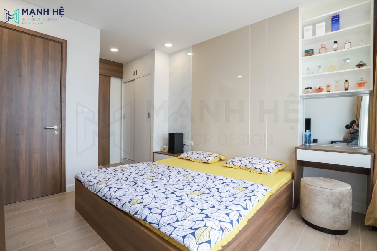 15. Vách ốp Acrylic Bóng Gương Sang Trọng