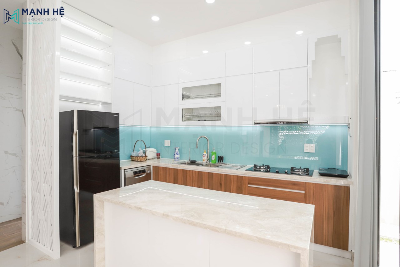 2.1 Thi Công Tủ Bếp Có Kệ Chứa Tủ Lạnh Thi công nội thất phòng bếp có ô đựng lò nướng chung đảo bếp